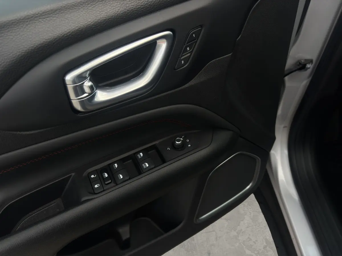 4xe 240 Plug-in Hybrid Trailhawk | Achteruitrijcamera | Trekhaak | Stoelventillate+verwarming | Panoramadak | Adapt. Cruise |