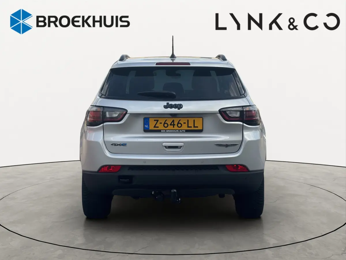 4xe 240 Plug-in Hybrid Trailhawk | Achteruitrijcamera | Trekhaak | Stoelventillate+verwarming | Panoramadak | Adapt. Cruise |