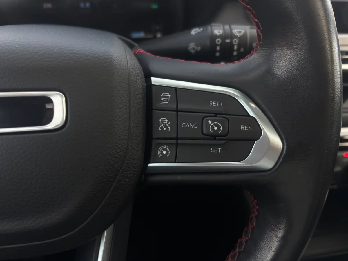 4xe 240 Plug-in Hybrid Trailhawk | Achteruitrijcamera | Trekhaak | Stoelventillate+verwarming | Panoramadak | Adapt. Cruise |