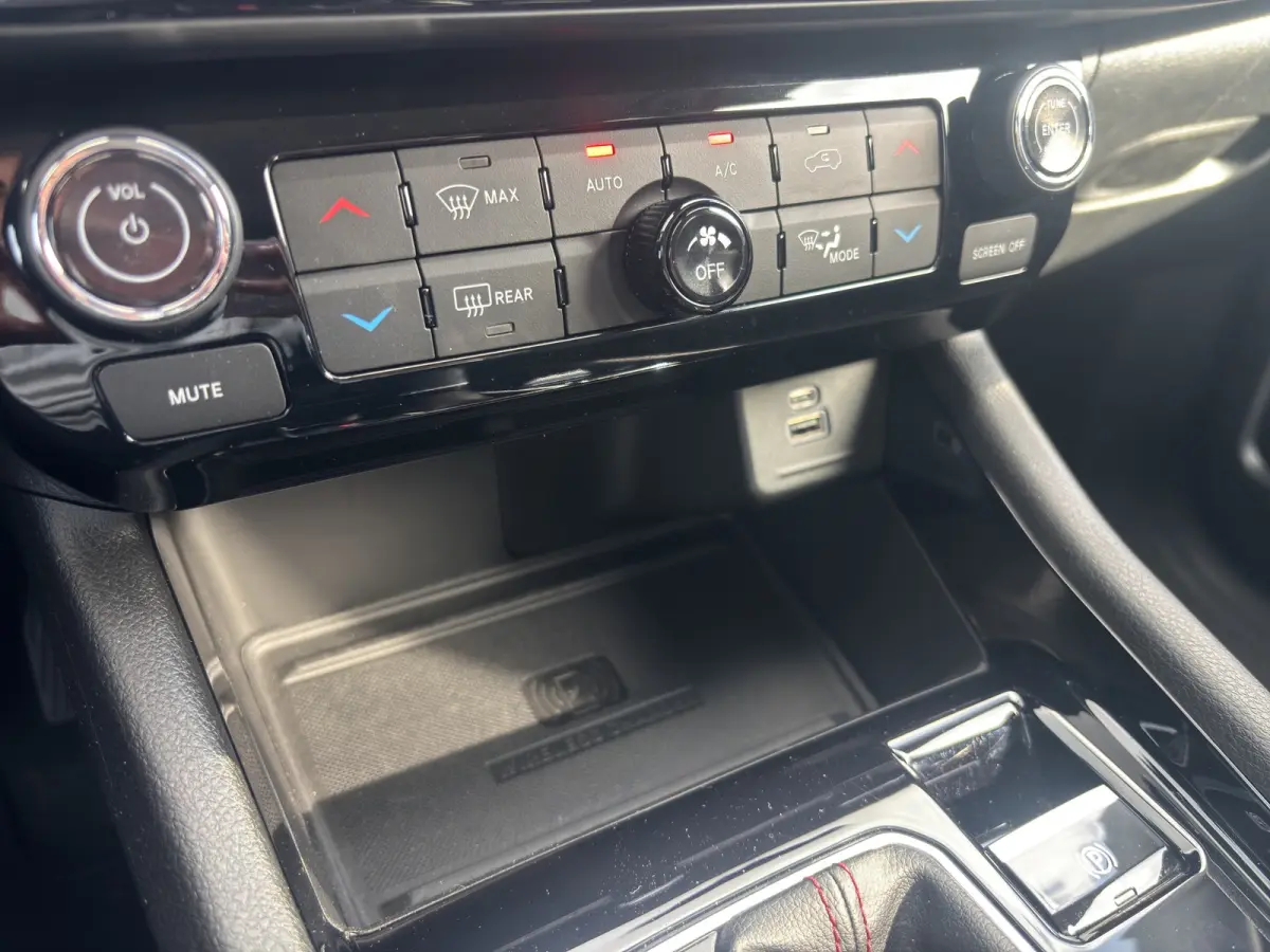 4xe 240 Plug-in Hybrid Trailhawk | Achteruitrijcamera | Trekhaak | Stoelventillate+verwarming | Panoramadak | Adapt. Cruise |
