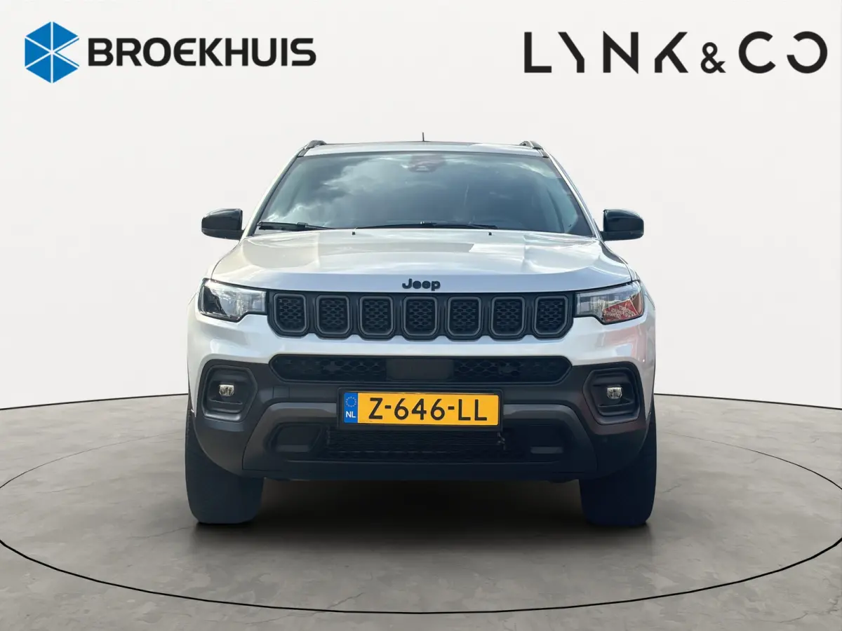 4xe 240 Plug-in Hybrid Trailhawk | Achteruitrijcamera | Trekhaak | Stoelventillate+verwarming | Panoramadak | Adapt. Cruise |