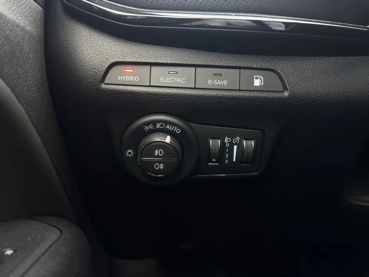 4xe 240 Plug-in Hybrid Trailhawk | Achteruitrijcamera | Trekhaak | Stoelventillate+verwarming | Panoramadak | Adapt. Cruise |