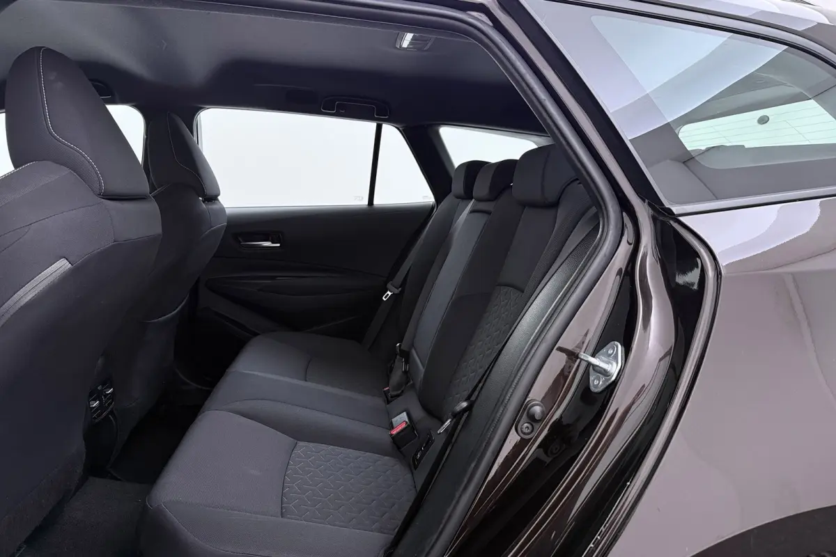 1.8 Hybrid Active | Org NL | Trekhaak | CarPlay | Camera | 92.000 KM! | Dealer Ond. |