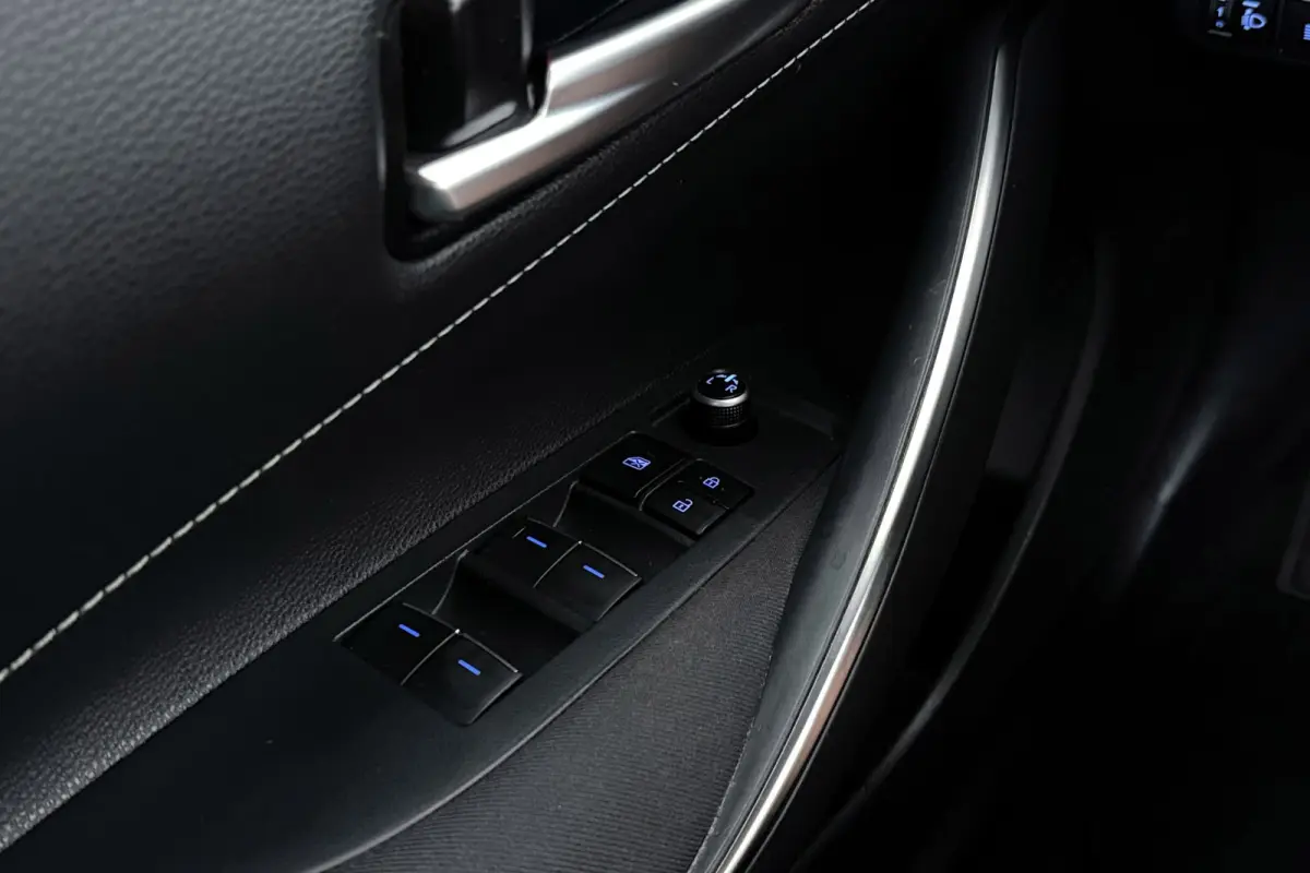1.8 Hybrid Active | Org NL | Trekhaak | CarPlay | Camera | 92.000 KM! | Dealer Ond. |
