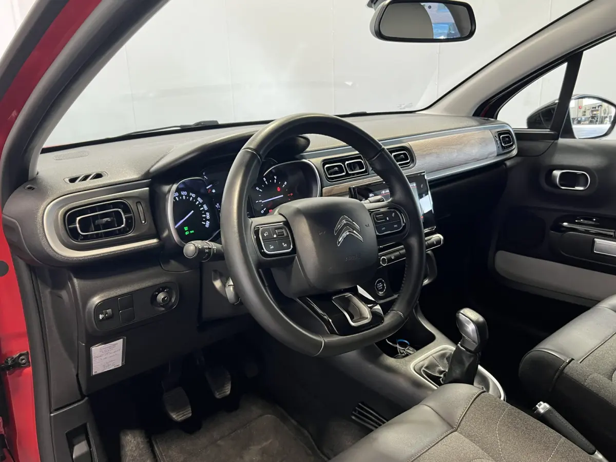 1.2 PureTech Shine | Android/Apple Carplay/Navigatie | LM Velgen 17" | Voorstoelen Verwarmd | PDC Achter + Camera | Cruise Control | Airco |