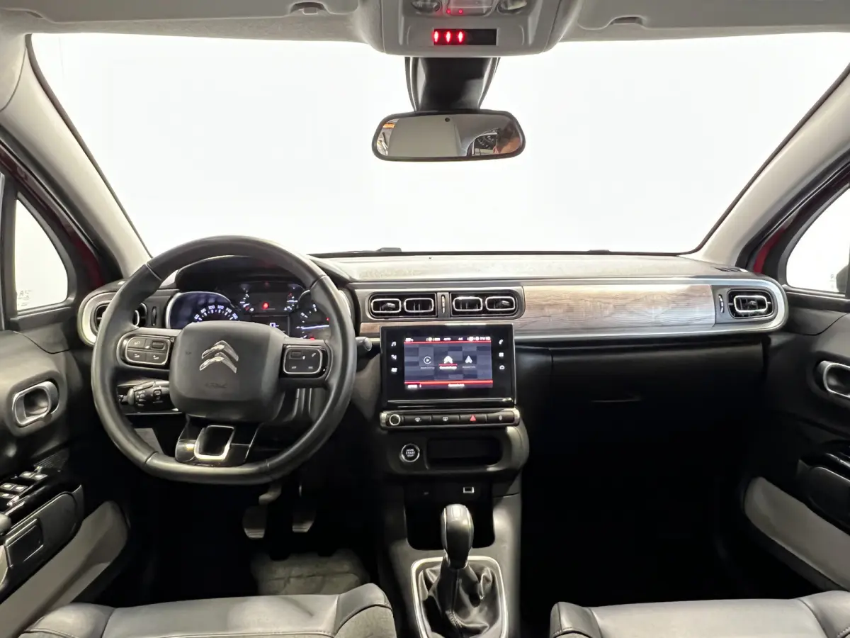 1.2 PureTech Shine | Android/Apple Carplay/Navigatie | LM Velgen 17" | Voorstoelen Verwarmd | PDC Achter + Camera | Cruise Control | Airco |
