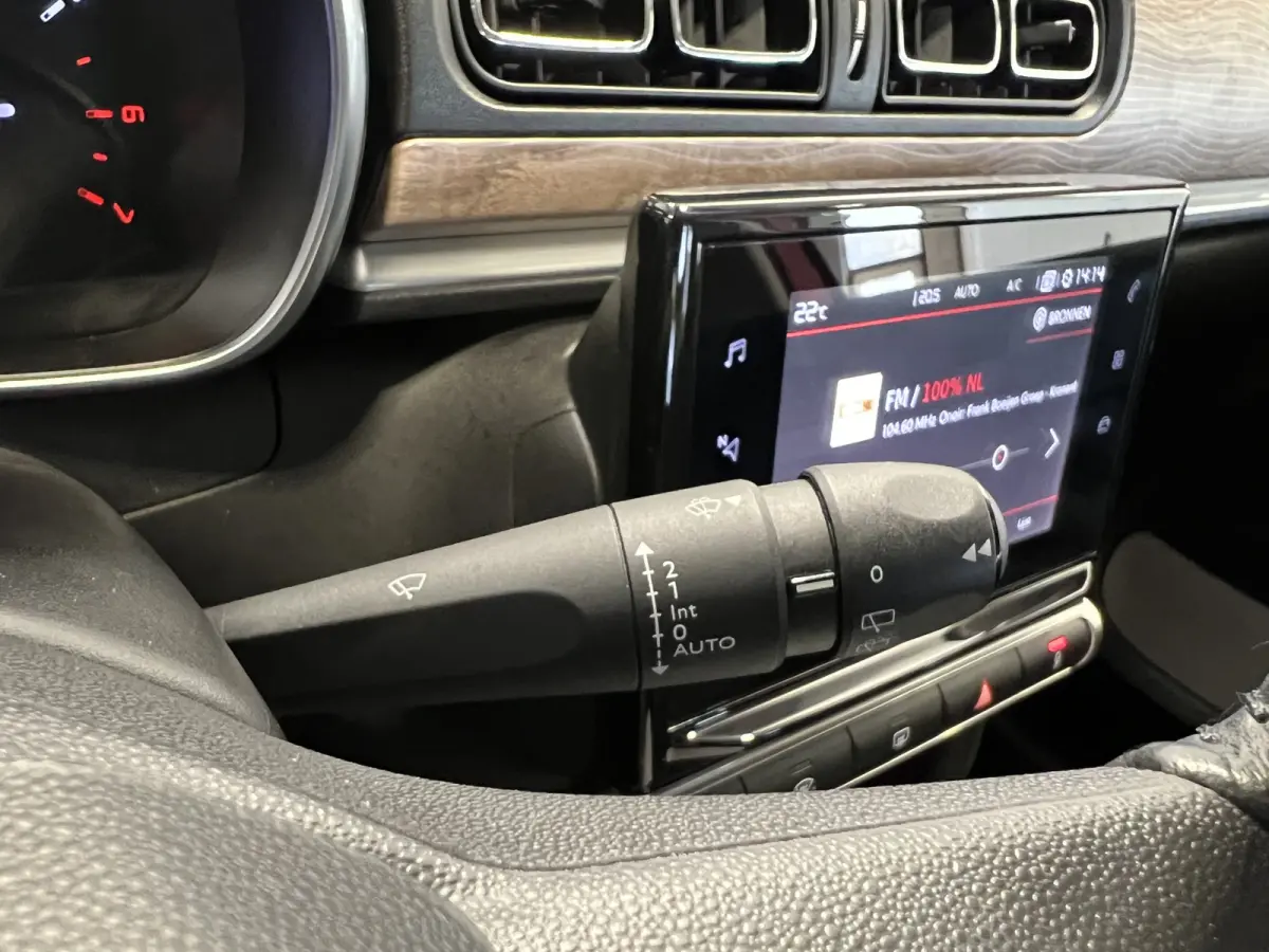 1.2 PureTech Shine | Android/Apple Carplay/Navigatie | LM Velgen 17" | Voorstoelen Verwarmd | PDC Achter + Camera | Cruise Control | Airco |