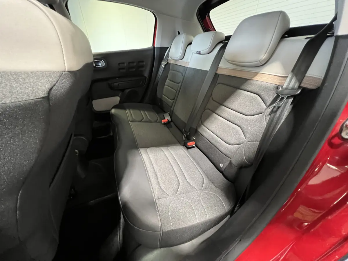 1.2 PureTech Shine | Android/Apple Carplay/Navigatie | LM Velgen 17" | Voorstoelen Verwarmd | PDC Achter + Camera | Cruise Control | Airco |