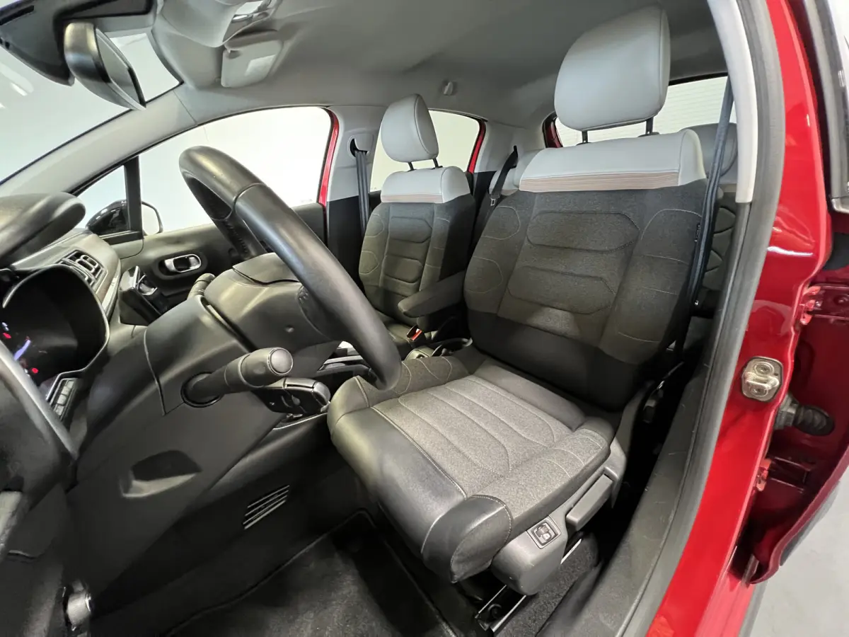 1.2 PureTech Shine | Android/Apple Carplay/Navigatie | LM Velgen 17" | Voorstoelen Verwarmd | PDC Achter + Camera | Cruise Control | Airco |