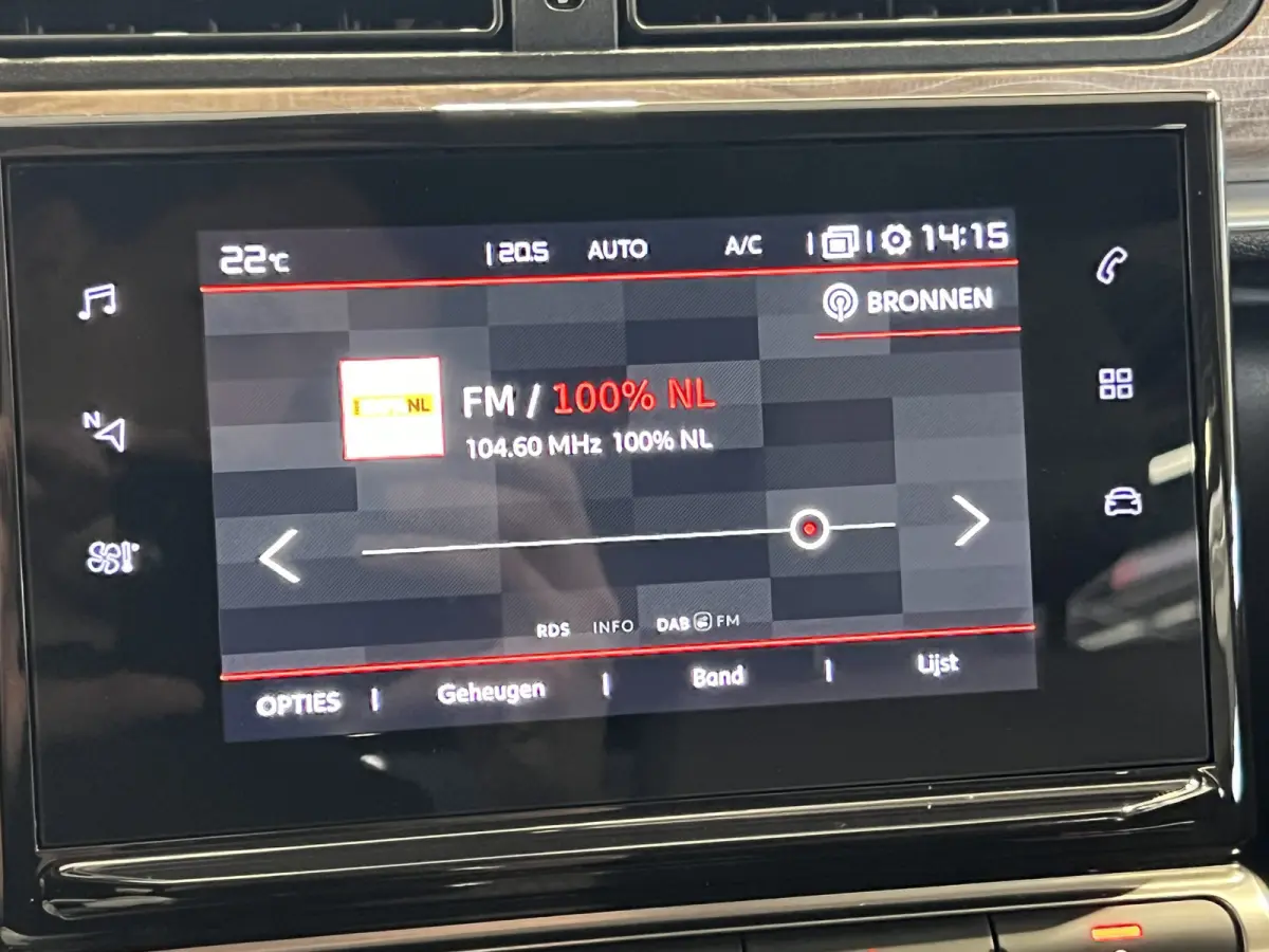 1.2 PureTech Shine | Android/Apple Carplay/Navigatie | LM Velgen 17" | Voorstoelen Verwarmd | PDC Achter + Camera | Cruise Control | Airco |