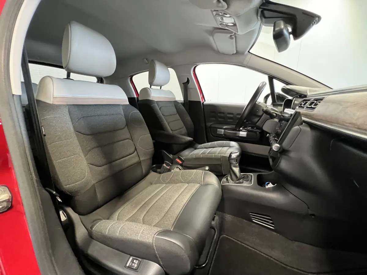 1.2 PureTech Shine | Android/Apple Carplay/Navigatie | LM Velgen 17" | Voorstoelen Verwarmd | PDC Achter + Camera | Cruise Control | Airco |