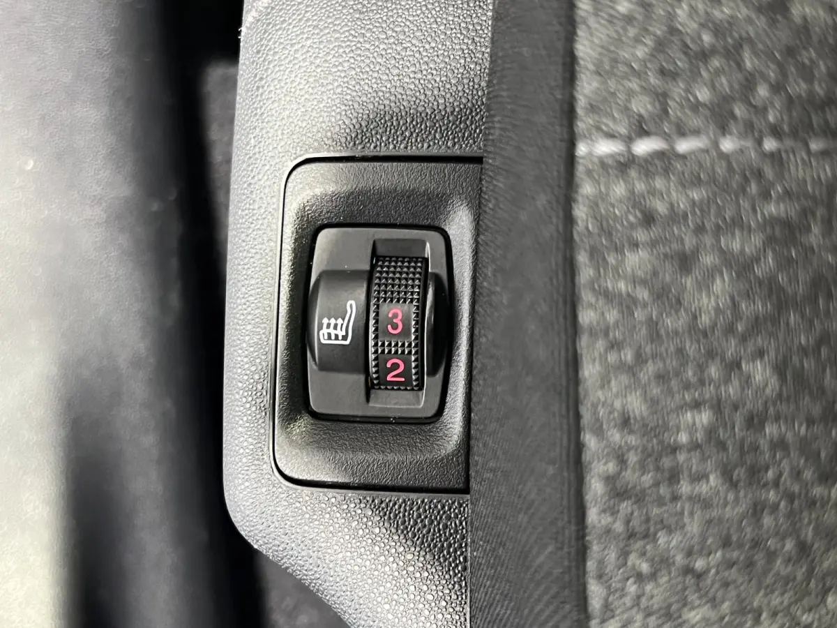 1.2 PureTech Shine | Android/Apple Carplay/Navigatie | LM Velgen 17" | Voorstoelen Verwarmd | PDC Achter + Camera | Cruise Control | Airco |