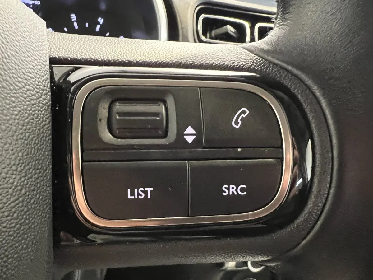 1.2 PureTech Shine | Android/Apple Carplay/Navigatie | LM Velgen 17" | Voorstoelen Verwarmd | PDC Achter + Camera | Cruise Control | Airco |