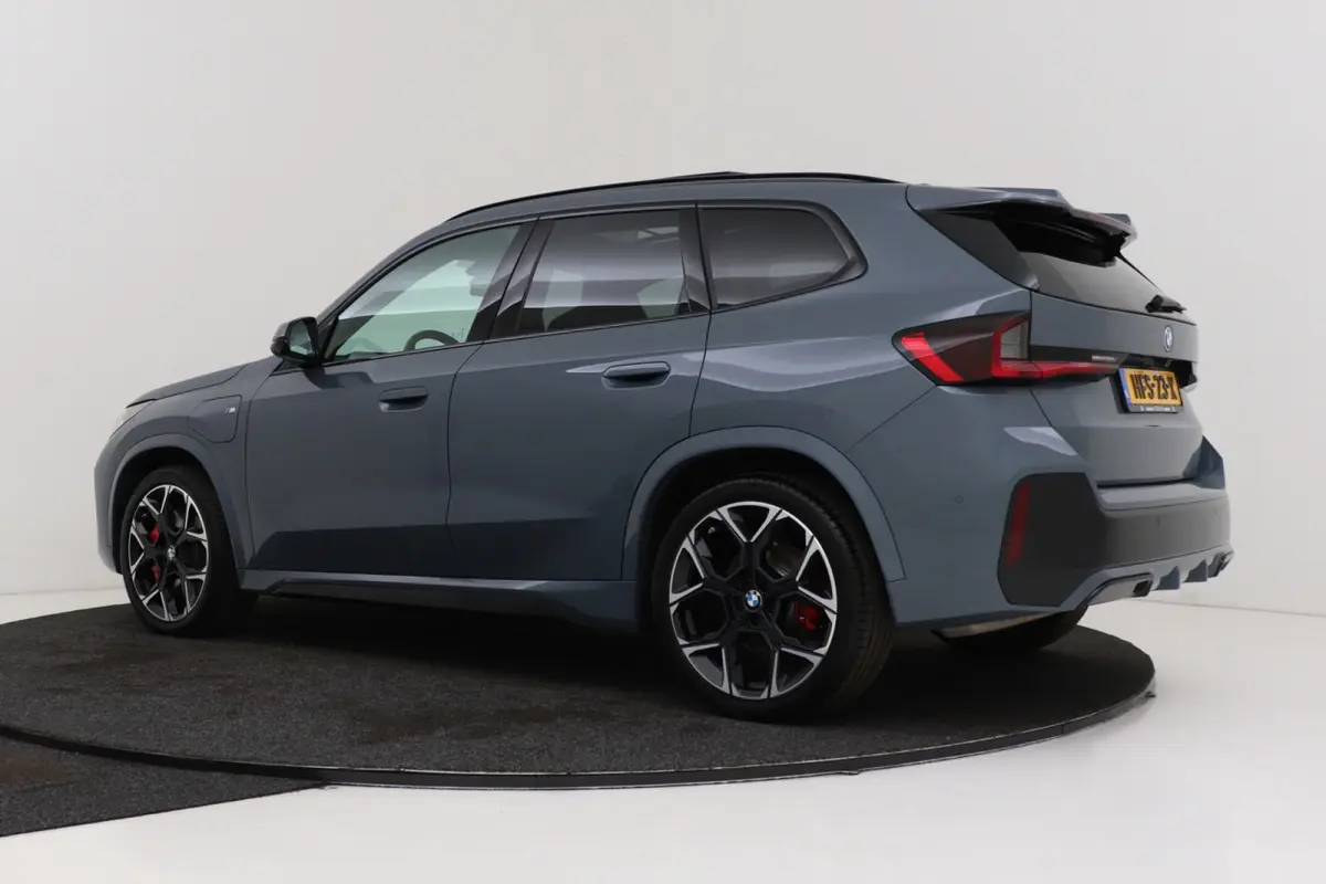 XDrive30e M-Sport | Uitklap Trekhaak | Panoramadak | Harman/Kardon | 360 Camera | CarPlay | Digital Cockpit |