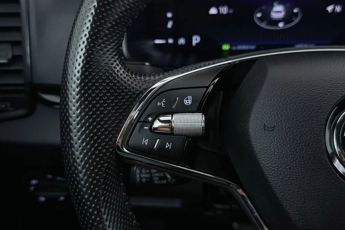 1.5 TSI Sportline Business | Uitklap Trekhaak | Camera | Stuur-/Stoelverwarming | Climate Control | CarPlay |