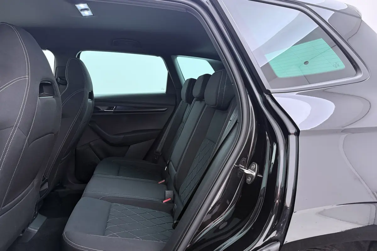 1.5 TSI Sportline Business | Uitklap Trekhaak | Camera | Stuur-/Stoelverwarming | Climate Control | CarPlay |