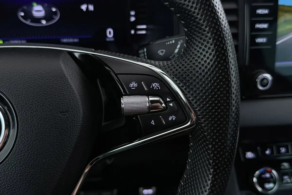 1.5 TSI Sportline Business | Uitklap Trekhaak | Camera | Stuur-/Stoelverwarming | Climate Control | CarPlay |