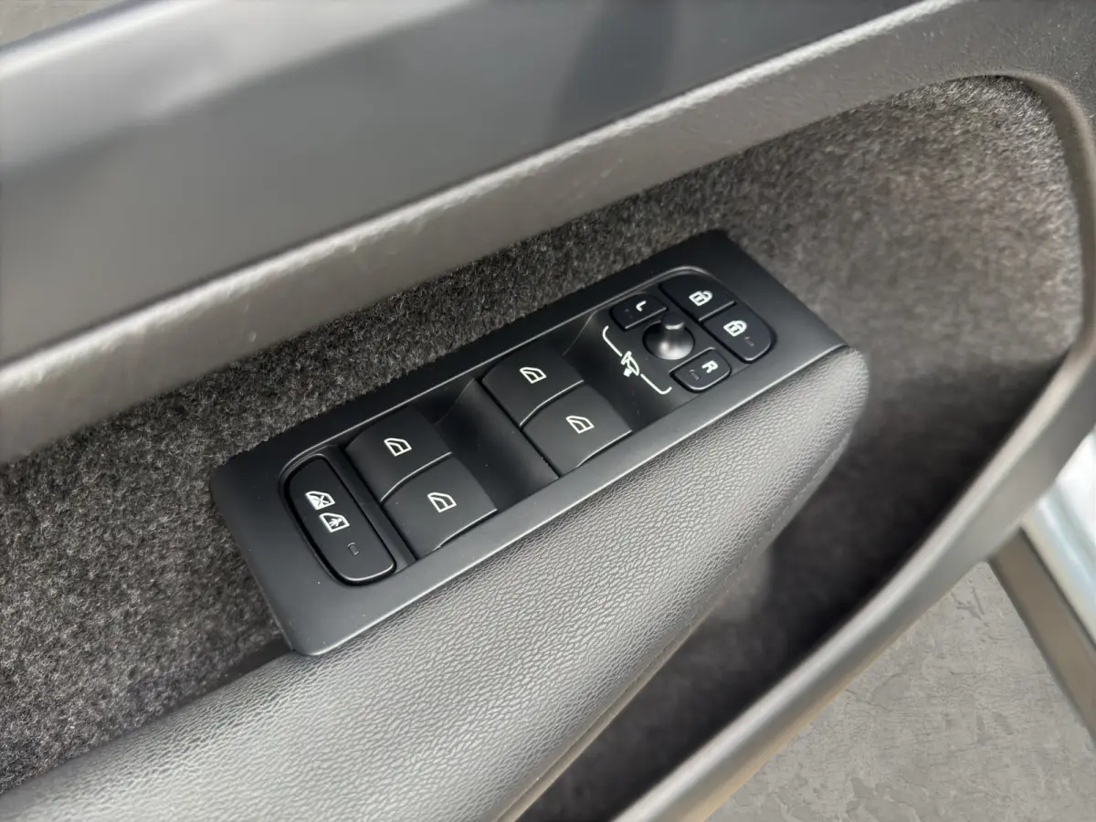 Single Motor Core 69 kWh | Camera | Panoramadak | Warmtepomp | Apple Carplay\Android Auto |