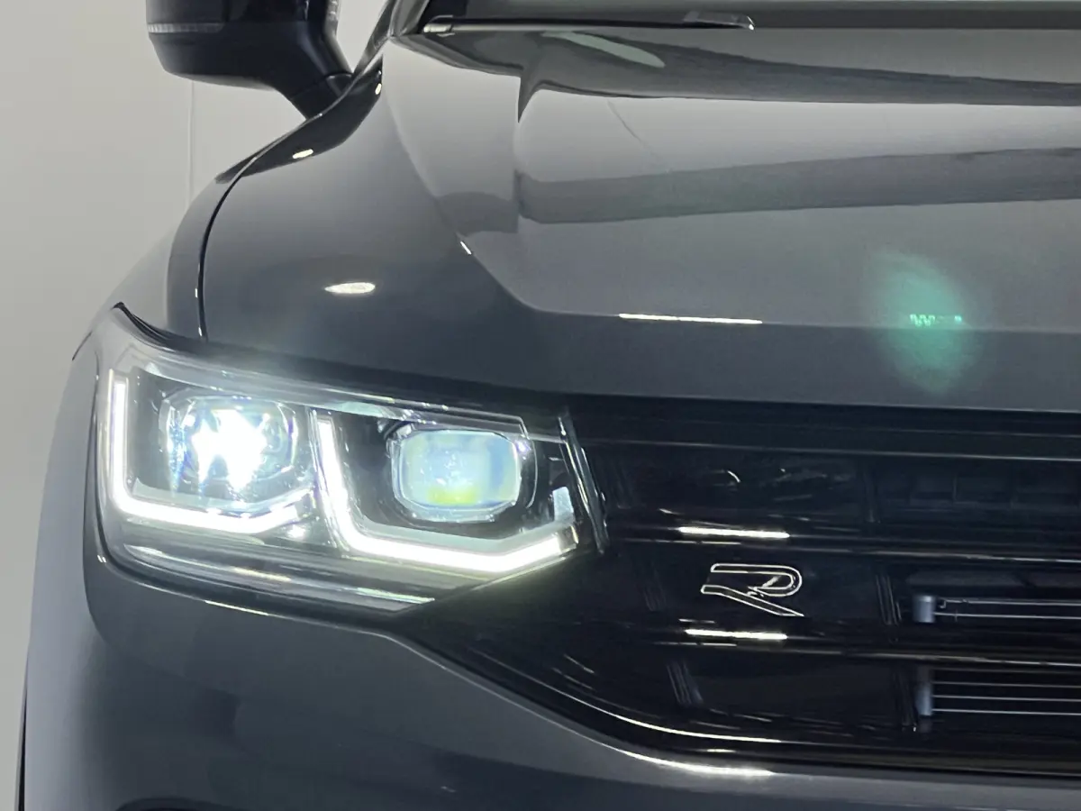 1.5 TSI R-Line Business+ | Navigatie/Android/Apple Carplay | LM Velgen 20" | Voorstoelen/Stuur Verwarmd | Cruise Control Adaptief | Airco | Matrix LED Koplampen |