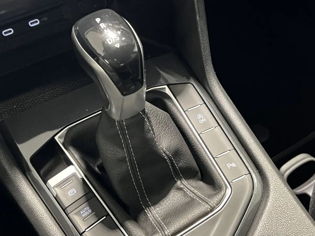 1.5 TSI R-Line Business+ | Navigatie/Android/Apple Carplay | LM Velgen 20" | Voorstoelen/Stuur Verwarmd | Cruise Control Adaptief | Airco | Matrix LED Koplampen |