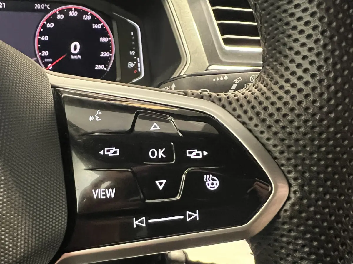 1.5 TSI R-Line Business+ | Navigatie/Android/Apple Carplay | LM Velgen 20" | Voorstoelen/Stuur Verwarmd | Cruise Control Adaptief | Airco | Matrix LED Koplampen |