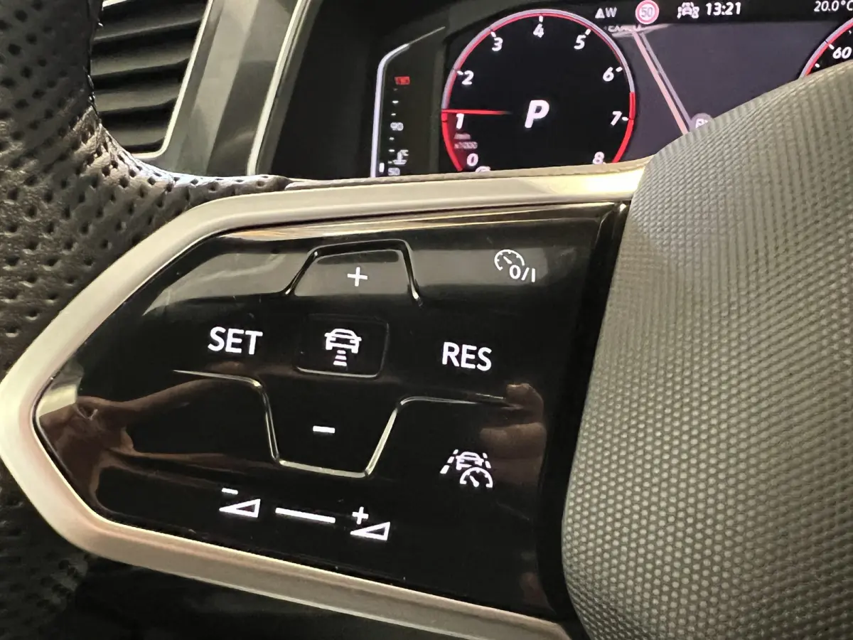 1.5 TSI R-Line Business+ | Navigatie/Android/Apple Carplay | LM Velgen 20" | Voorstoelen/Stuur Verwarmd | Cruise Control Adaptief | Airco | Matrix LED Koplampen |