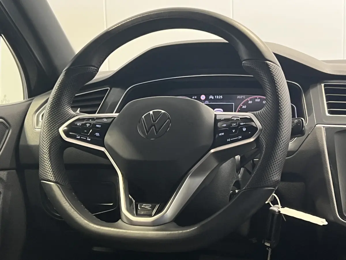 1.5 TSI R-Line Business+ | Navigatie/Android/Apple Carplay | LM Velgen 20" | Voorstoelen/Stuur Verwarmd | Cruise Control Adaptief | Airco | Matrix LED Koplampen |