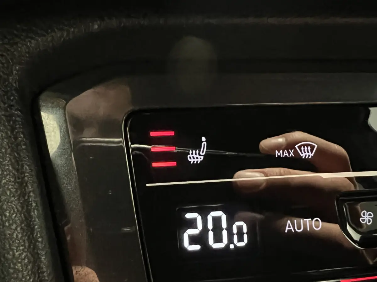 1.5 TSI R-Line Business+ | Navigatie/Android/Apple Carplay | LM Velgen 20" | Voorstoelen/Stuur Verwarmd | Cruise Control Adaptief | Airco | Matrix LED Koplampen |