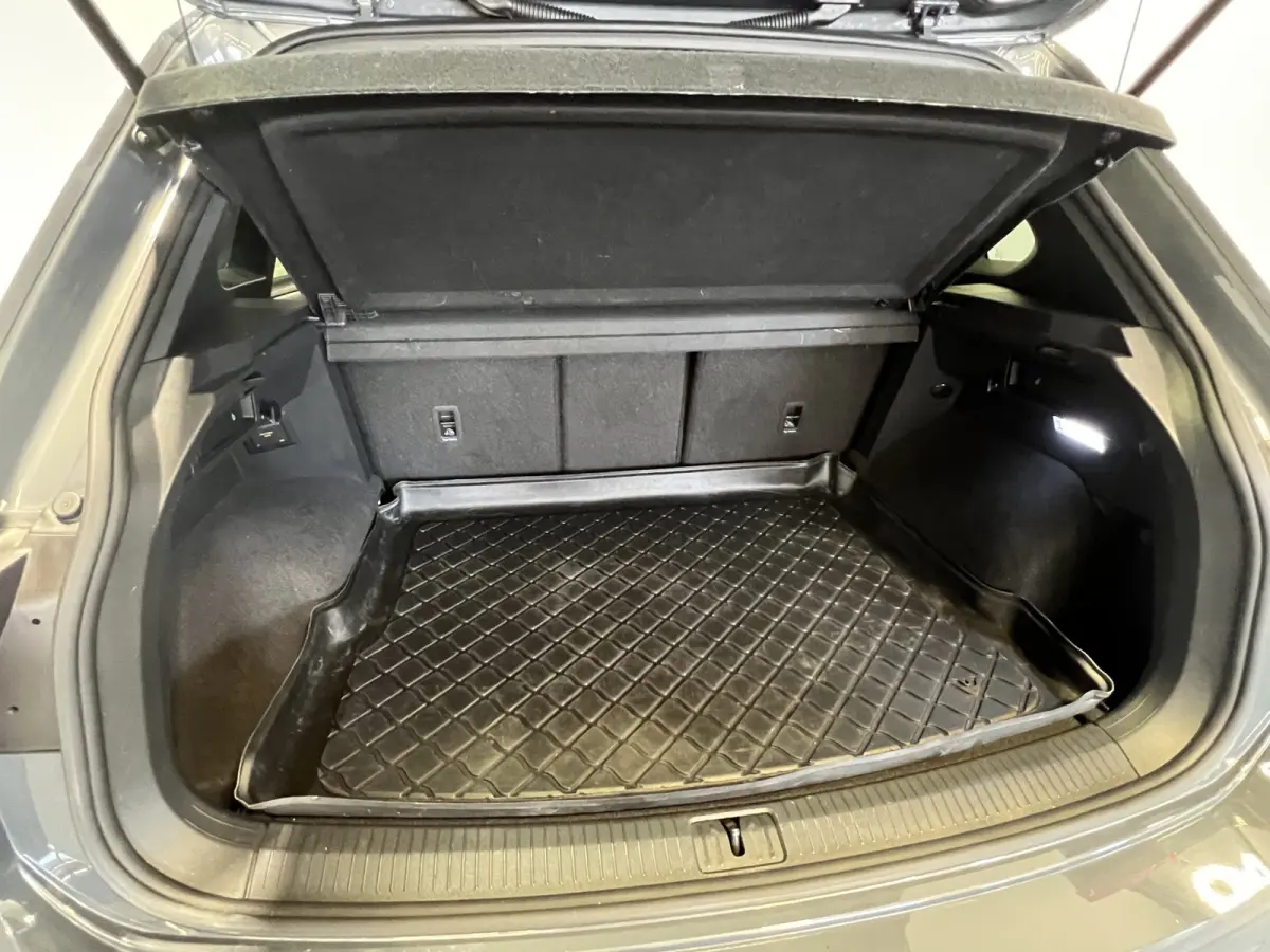 1.5 TSI R-Line Business+ | Navigatie/Android/Apple Carplay | LM Velgen 20" | Voorstoelen/Stuur Verwarmd | Cruise Control Adaptief | Airco | Matrix LED Koplampen |