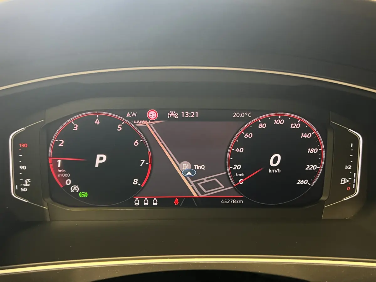 1.5 TSI R-Line Business+ | Navigatie/Android/Apple Carplay | LM Velgen 20" | Voorstoelen/Stuur Verwarmd | Cruise Control Adaptief | Airco | Matrix LED Koplampen |