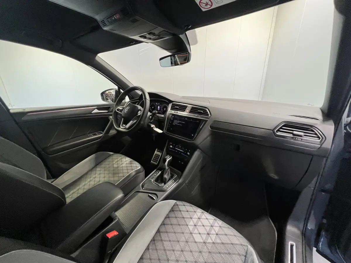 1.5 TSI R-Line Business+ | Navigatie/Android/Apple Carplay | LM Velgen 20" | Voorstoelen/Stuur Verwarmd | Cruise Control Adaptief | Airco | Matrix LED Koplampen |