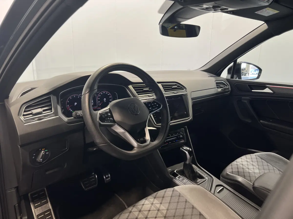 1.5 TSI R-Line Business+ | Navigatie/Android/Apple Carplay | LM Velgen 20" | Voorstoelen/Stuur Verwarmd | Cruise Control Adaptief | Airco | Matrix LED Koplampen |