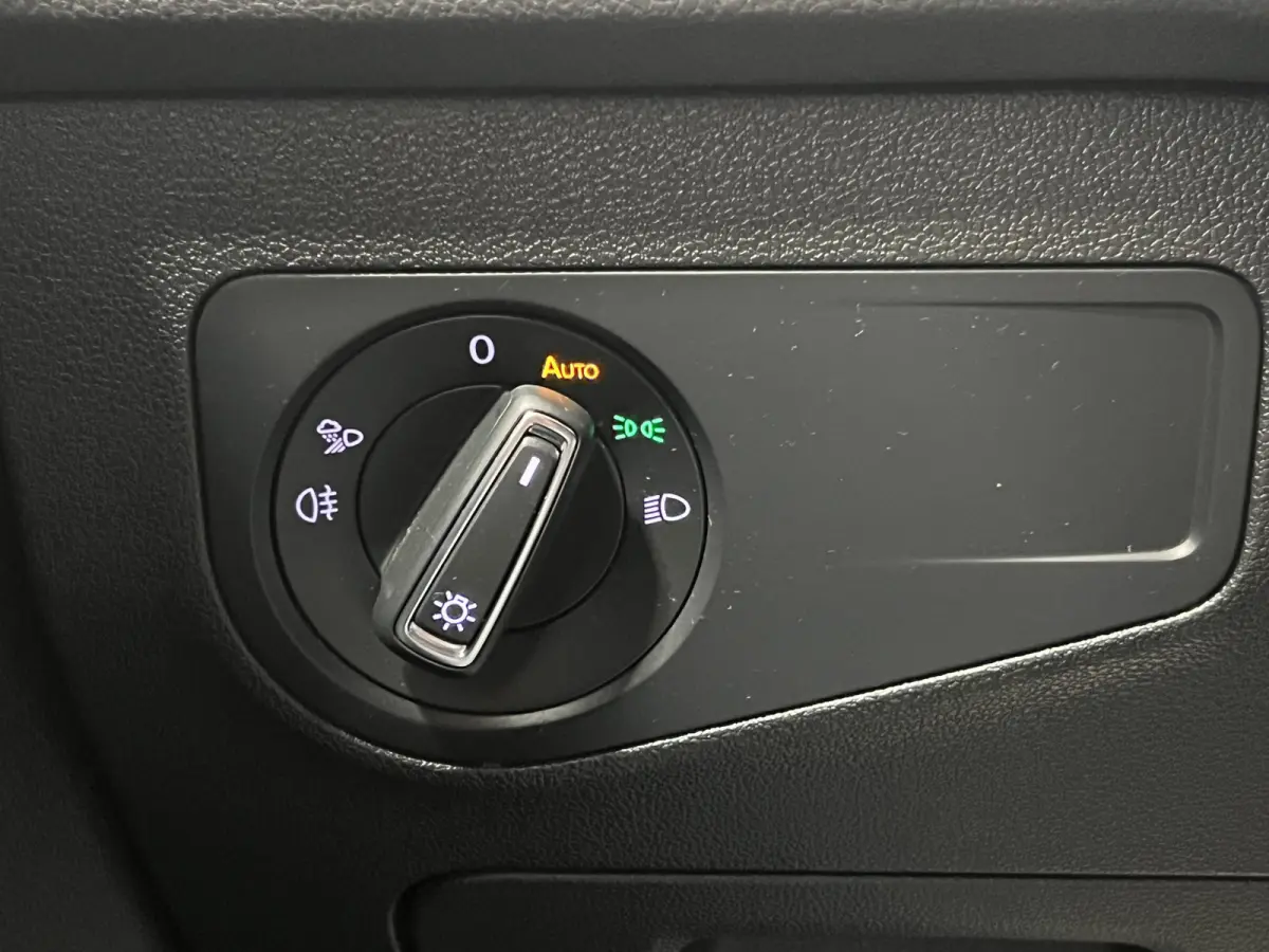 1.5 TSI R-Line Business+ | Navigatie/Android/Apple Carplay | LM Velgen 20" | Voorstoelen/Stuur Verwarmd | Cruise Control Adaptief | Airco | Matrix LED Koplampen |