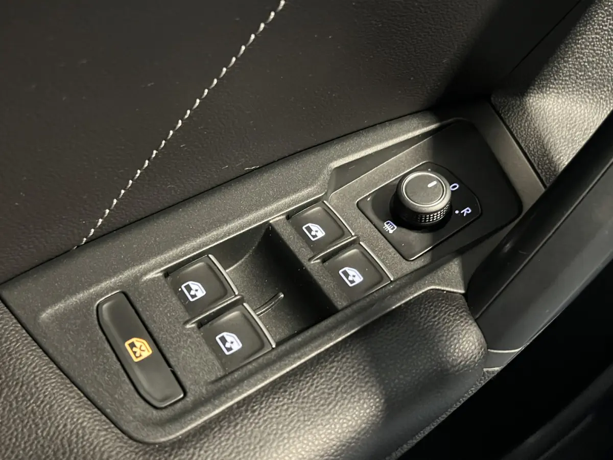 1.5 TSI R-Line Business+ | Navigatie/Android/Apple Carplay | LM Velgen 20" | Voorstoelen/Stuur Verwarmd | Cruise Control Adaptief | Airco | Matrix LED Koplampen |