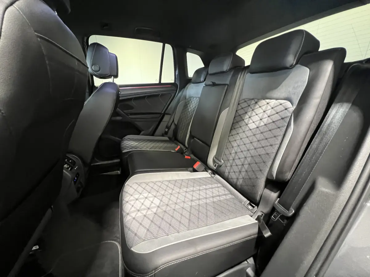1.5 TSI R-Line Business+ | Navigatie/Android/Apple Carplay | LM Velgen 20" | Voorstoelen/Stuur Verwarmd | Cruise Control Adaptief | Airco | Matrix LED Koplampen |