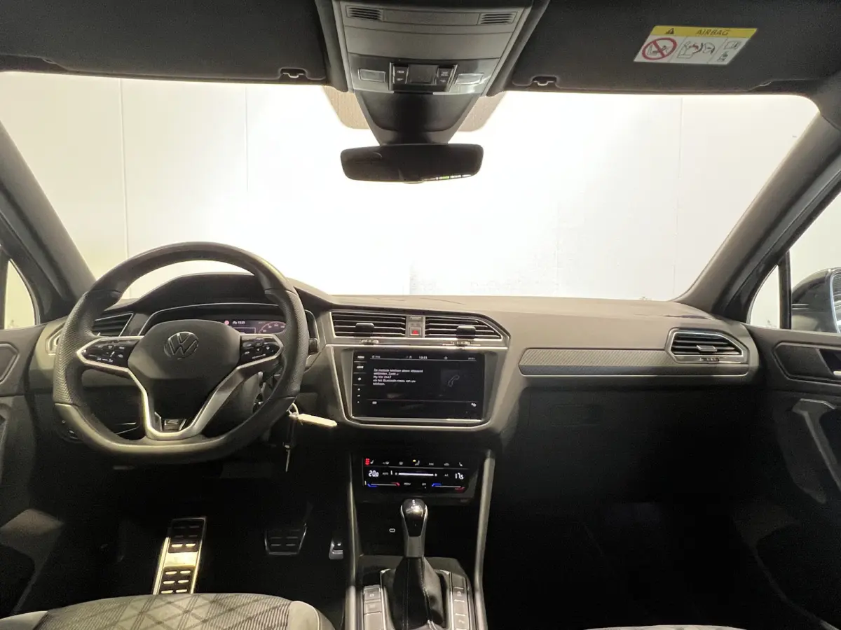 1.5 TSI R-Line Business+ | Navigatie/Android/Apple Carplay | LM Velgen 20" | Voorstoelen/Stuur Verwarmd | Cruise Control Adaptief | Airco | Matrix LED Koplampen |