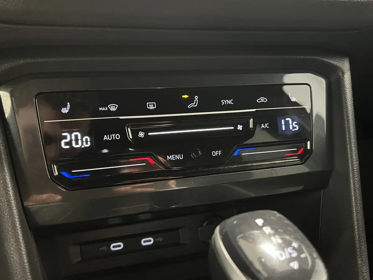 1.5 TSI R-Line Business+ | Navigatie/Android/Apple Carplay | LM Velgen 20" | Voorstoelen/Stuur Verwarmd | Cruise Control Adaptief | Airco | Matrix LED Koplampen |