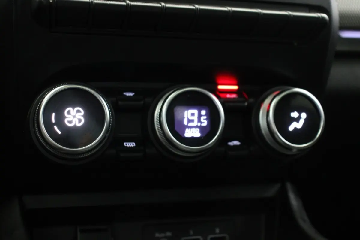1.6 E-Tech Hybrid 145 Intens - Panorama, Digitaal Cockpit, Carplay, Camera