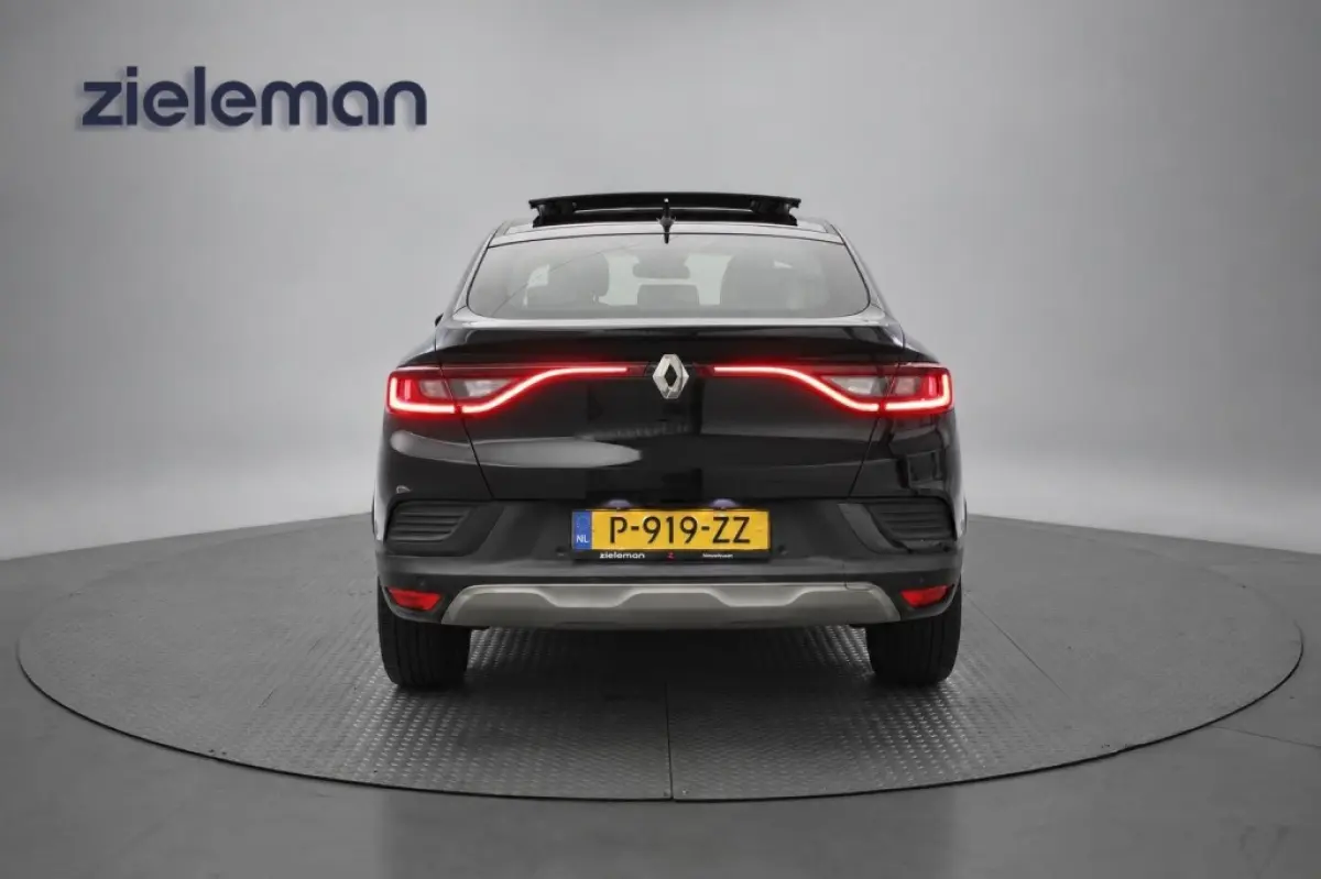 1.6 E-Tech Hybrid 145 Intens - Panorama, Digitaal Cockpit, Carplay, Camera
