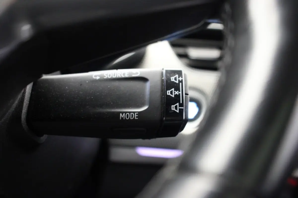 1.6 E-Tech Hybrid 145 Intens - Panorama, Digitaal Cockpit, Carplay, Camera