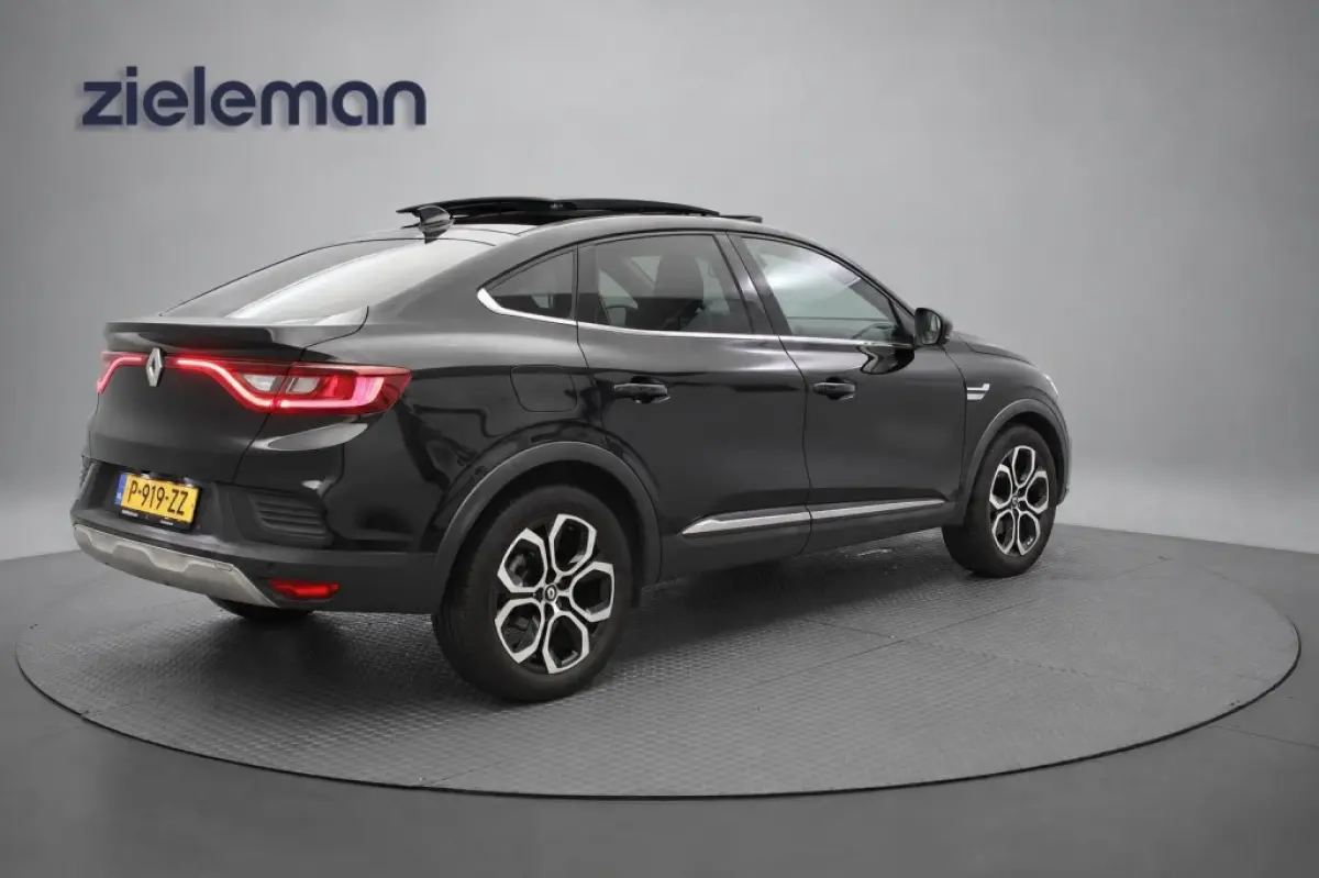 1.6 E-Tech Hybrid 145 Intens - Panorama, Digitaal Cockpit, Carplay, Camera