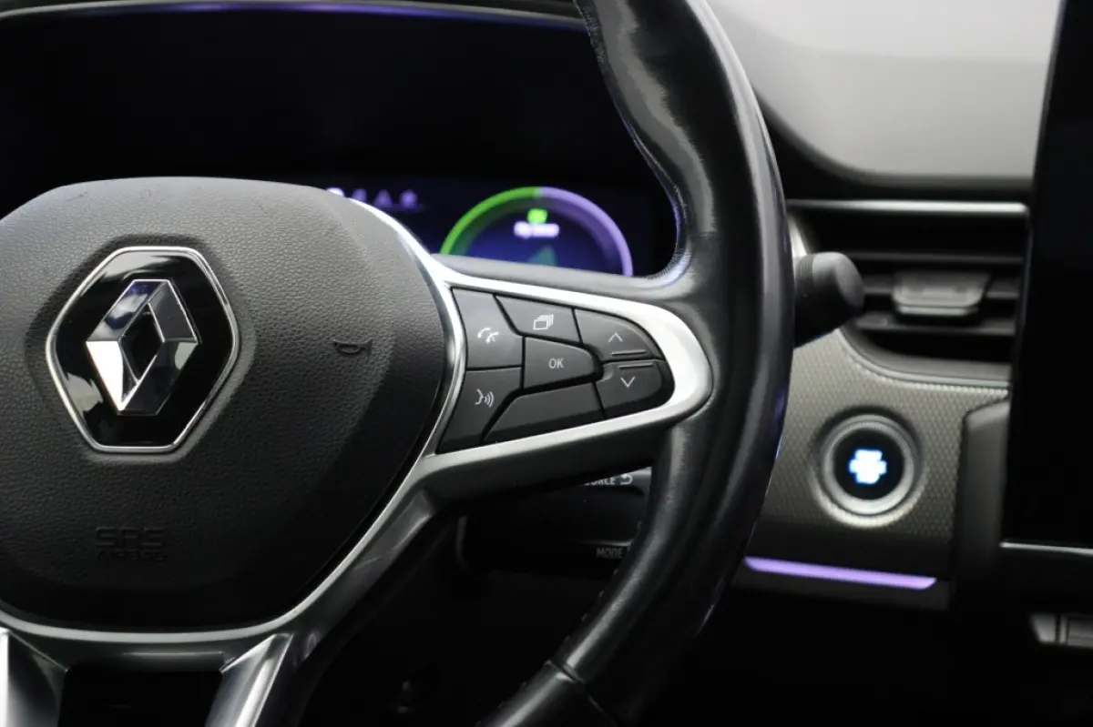 1.6 E-Tech Hybrid 145 Intens - Panorama, Digitaal Cockpit, Carplay, Camera