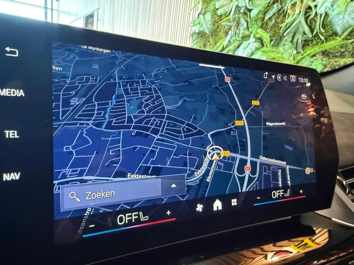 xDrive25e M Sport Pro 360 Camera / HUD / Keyless / M ALcantara Stoel met blauw Stiksel / M Lights Shadow Line