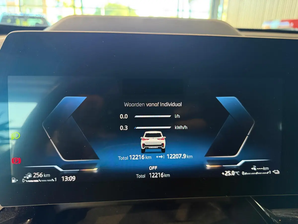 xDrive25e M Sport Pro 360 Camera / HUD / Keyless / M ALcantara Stoel met blauw Stiksel / M Lights Shadow Line