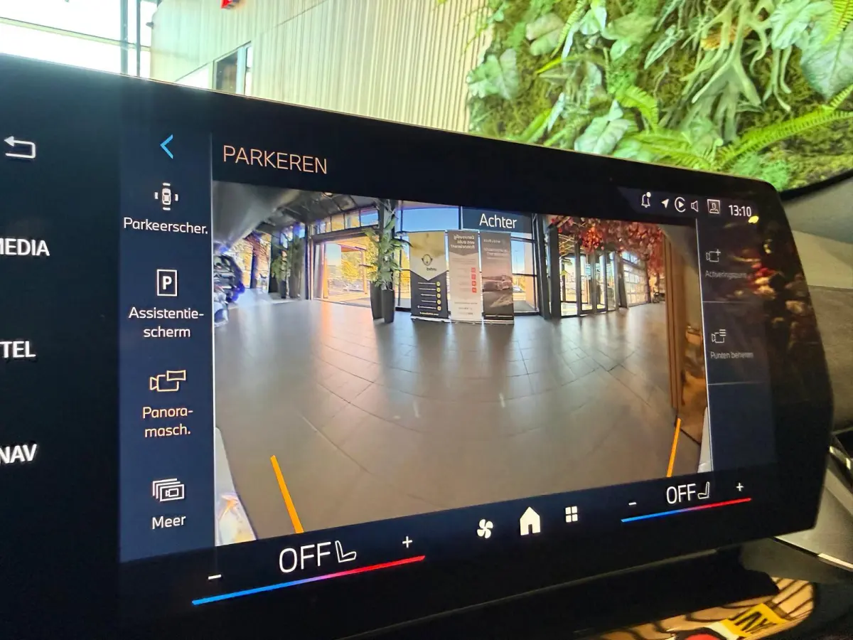 xDrive25e M Sport Pro 360 Camera / HUD / Keyless / M ALcantara Stoel met blauw Stiksel / M Lights Shadow Line