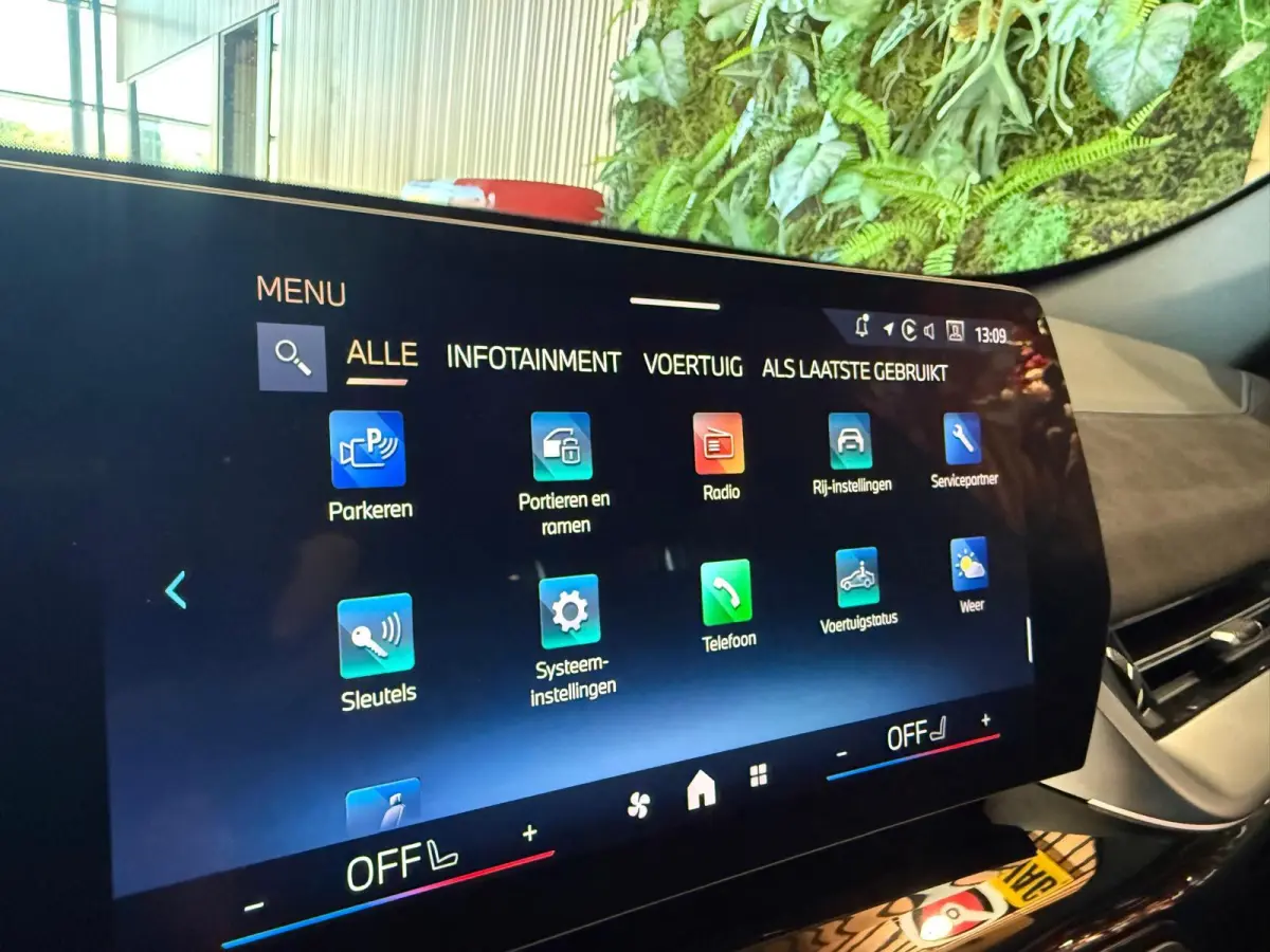 xDrive25e M Sport Pro 360 Camera / HUD / Keyless / M ALcantara Stoel met blauw Stiksel / M Lights Shadow Line