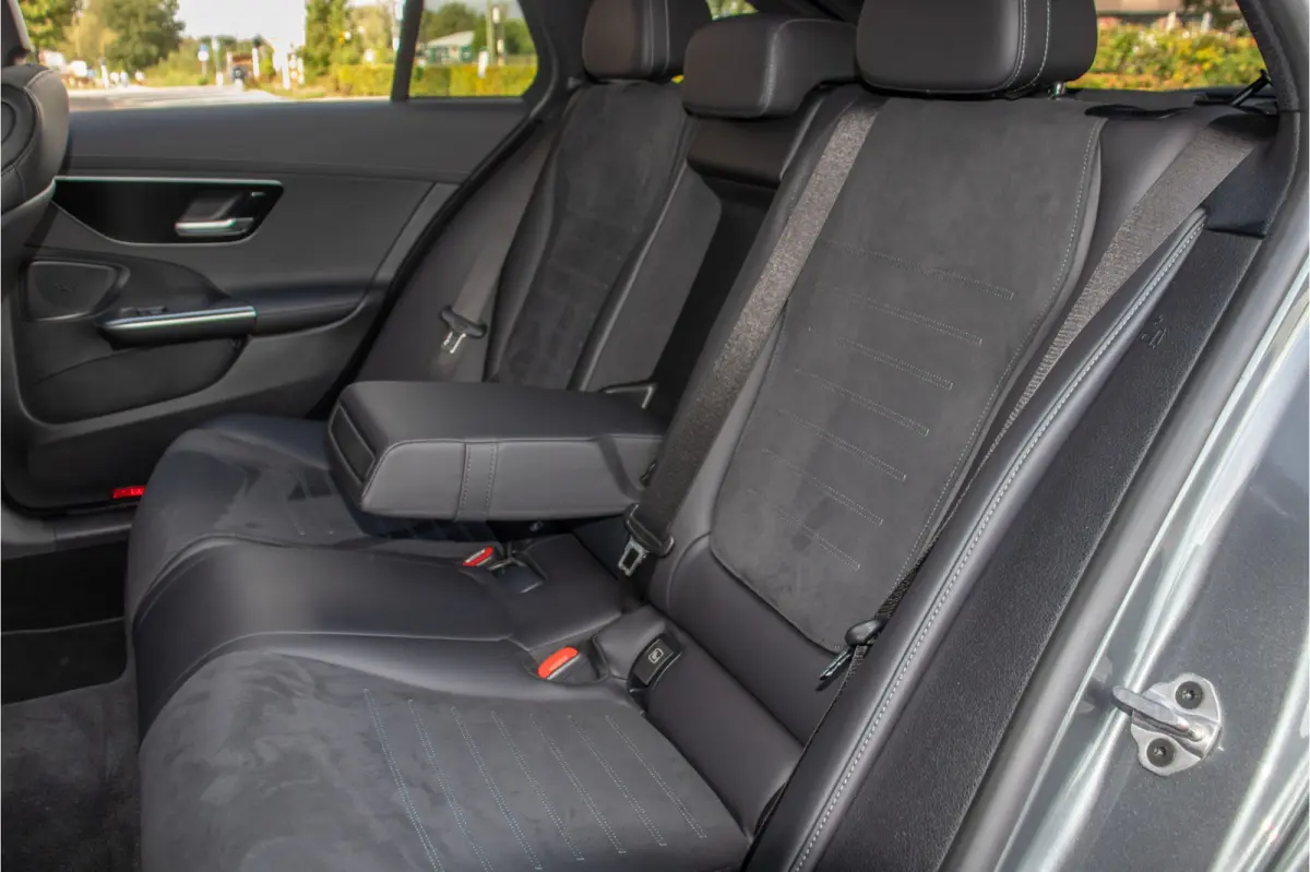 200 Launch Edition AMG Line, Origineel NL, Panoramadak, Trekhaak, Stoelverwarming, Carplay, Sfeerverlichting, Camera.