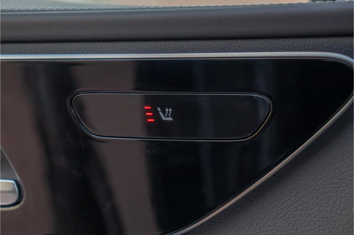 200 Launch Edition AMG Line, Origineel NL, Panoramadak, Trekhaak, Stoelverwarming, Carplay, Sfeerverlichting, Camera.