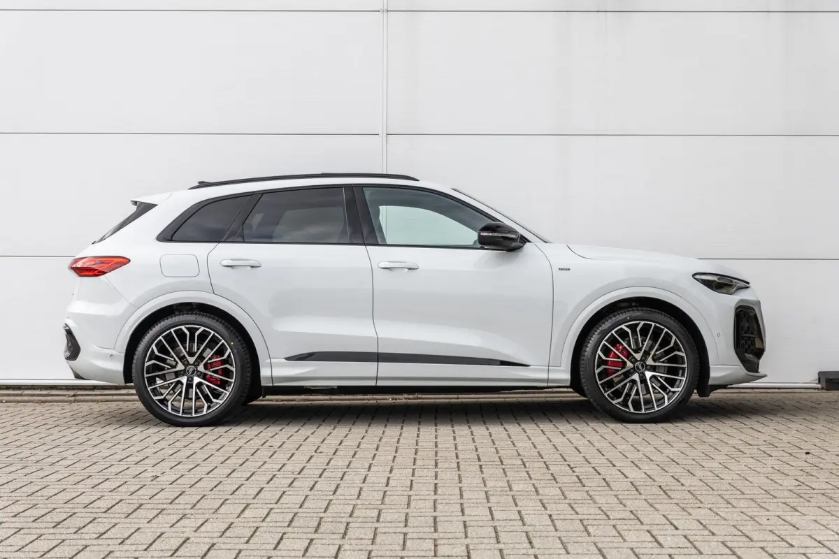 2.0 e-hybrid 367pk quattro S edition Competition | Panoramadak | Luchtvering | 21'' velgen | 360° camera