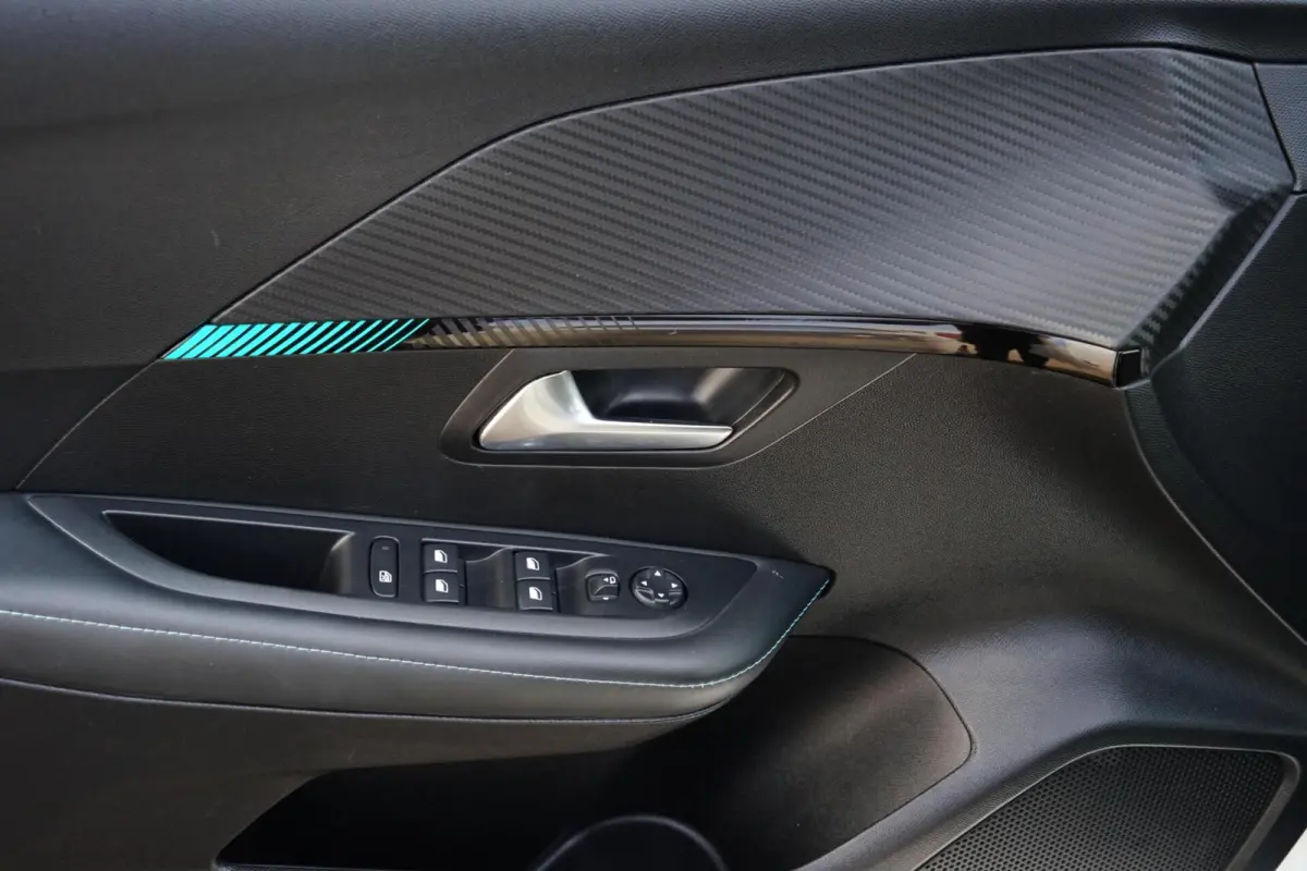 1.2 PureTech Allure Pack, NL, LED, CarPlay, cam.